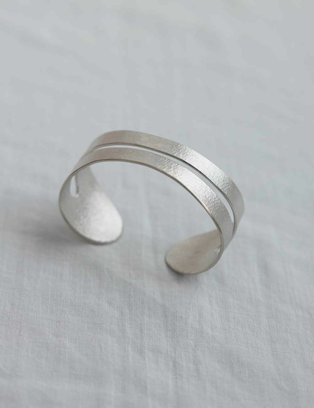 斑紋バングル太緑｜Bijoux Kei | 石見銀山 群言堂オンラインストア