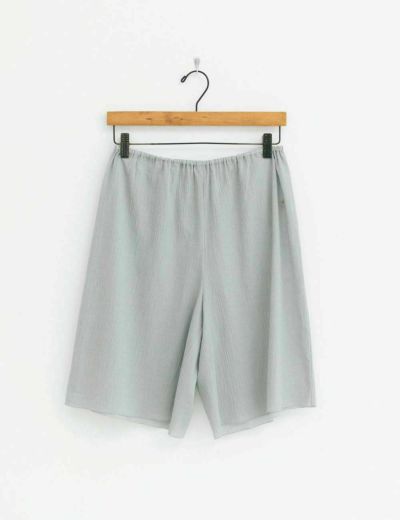 シャキっとキレイめ。〈春パンツ vol.2〉｜登美 | 石見銀山 群言
