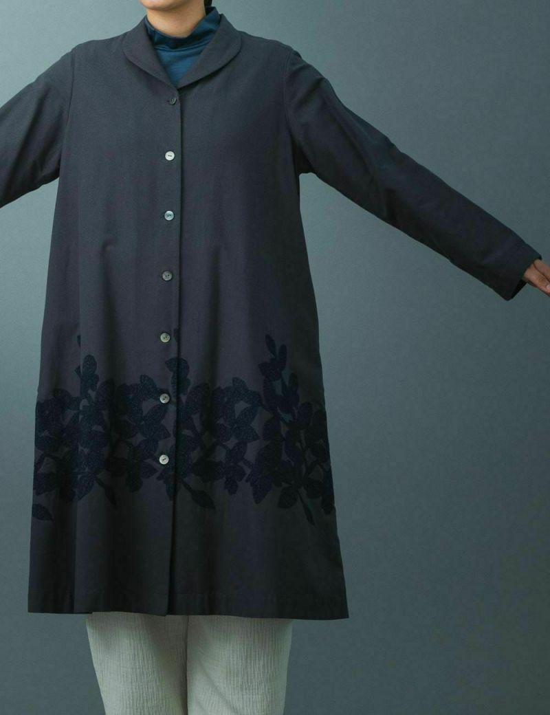 木陰の鳥刺繍ジャケット栃葉人参（とちばにんじん） | 石見銀山 群言堂