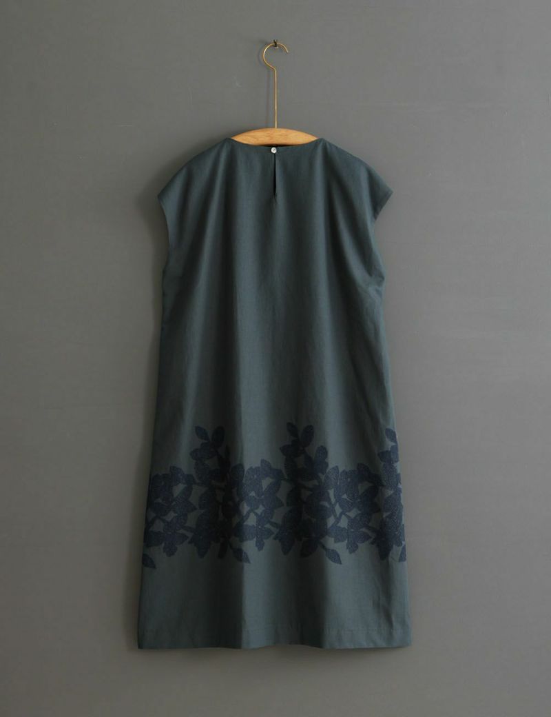 木陰の鳥刺繍ワンピース小菫（こすみれ） | 石見銀山 群言堂オンライン