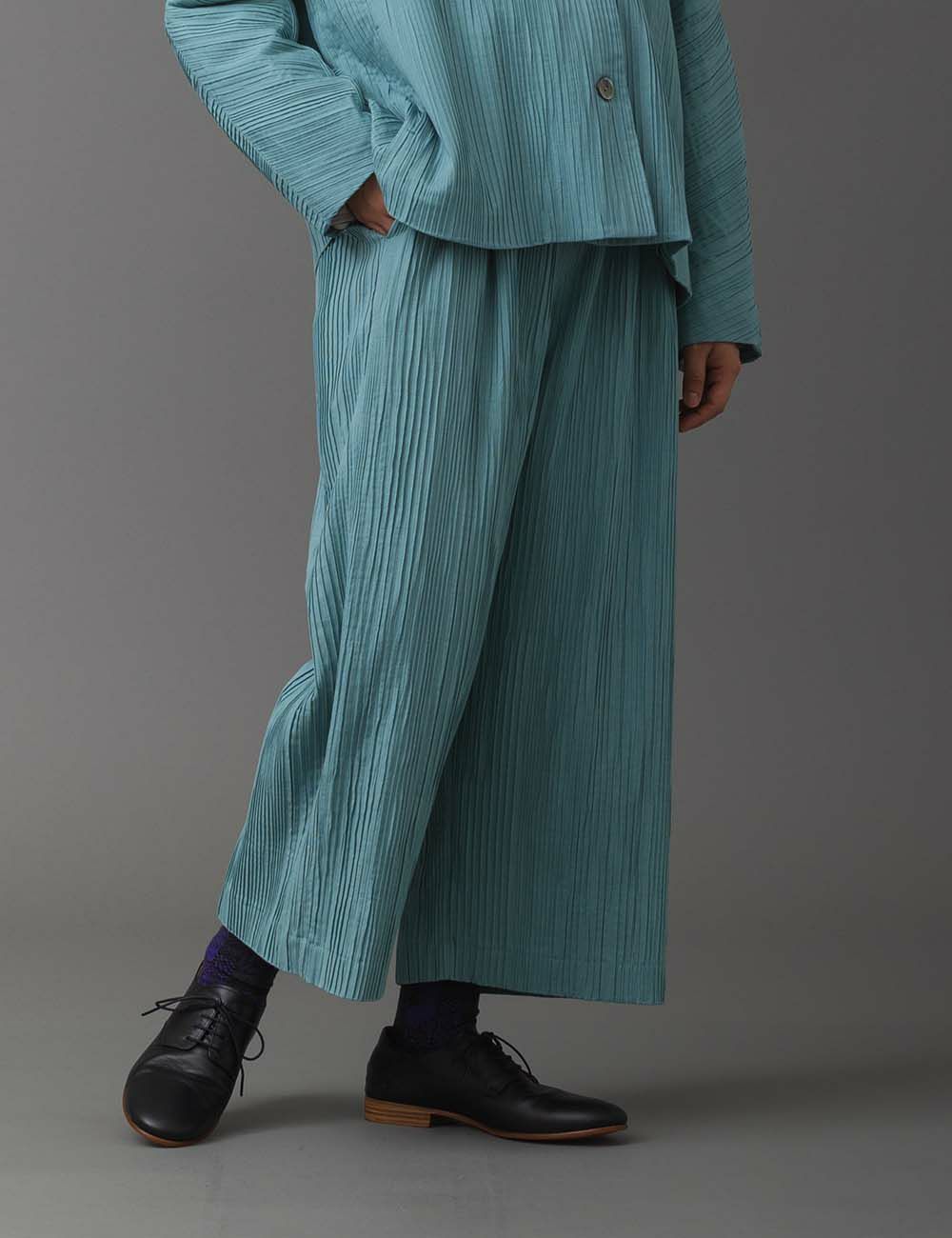 モノずき　群言堂　プリーツパンツ 綿シルクストレッチプリーツパンツ碇草（いかりそう） | 石見銀山 群言