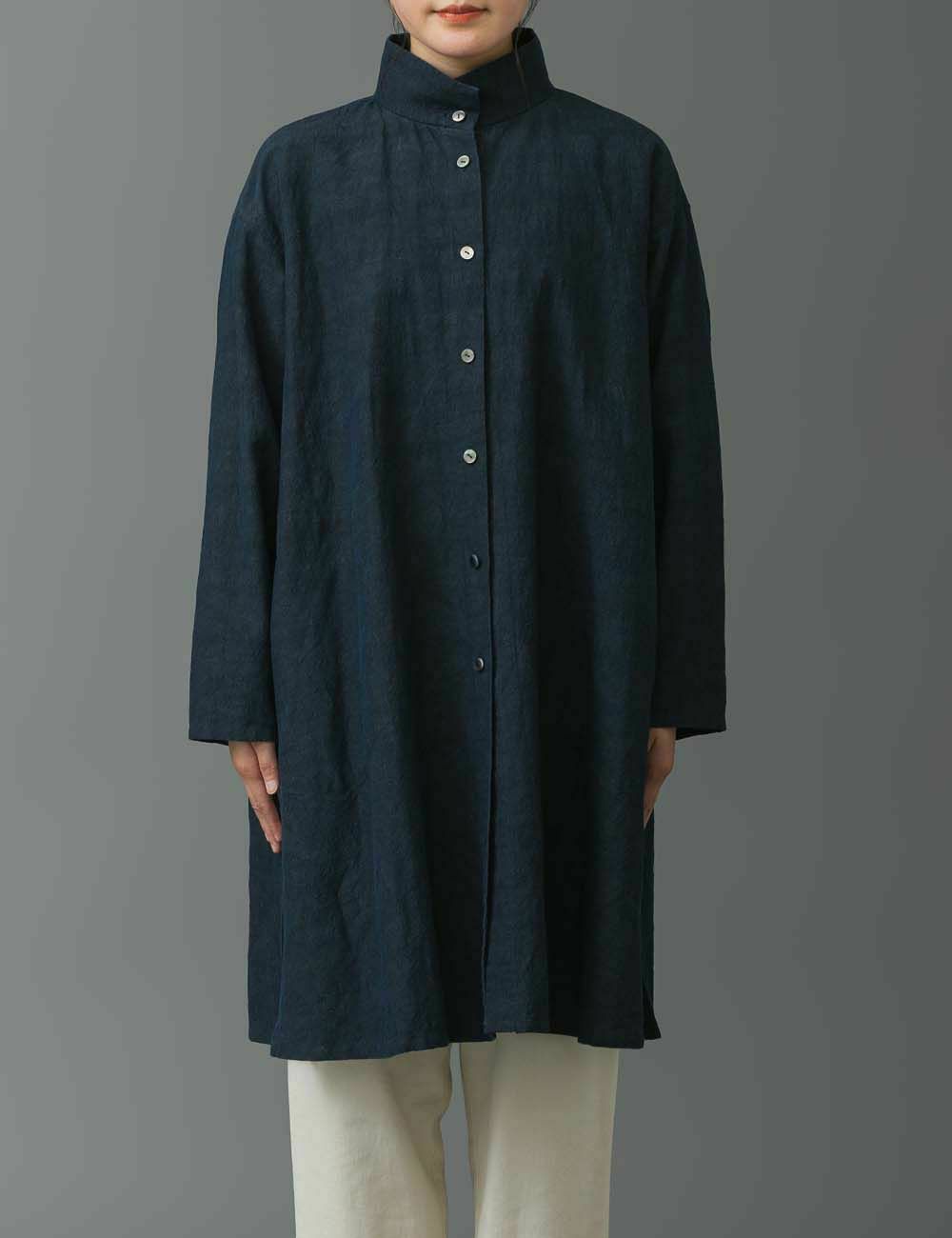 炭藍染綿麻平織ブラウス筑紫萩（つくしはぎ） | 石見銀山 群言堂