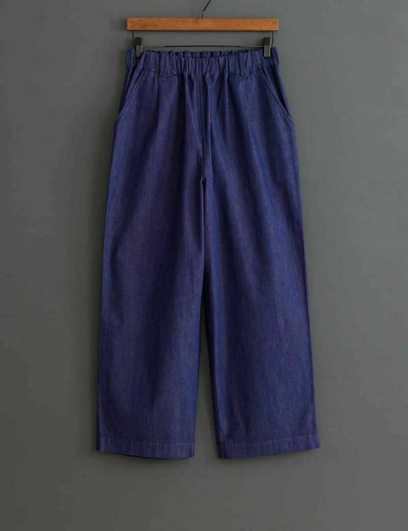 三綾ナチュラルデニムパンツ薄（すすき） | 石見銀山 群言堂オンライン