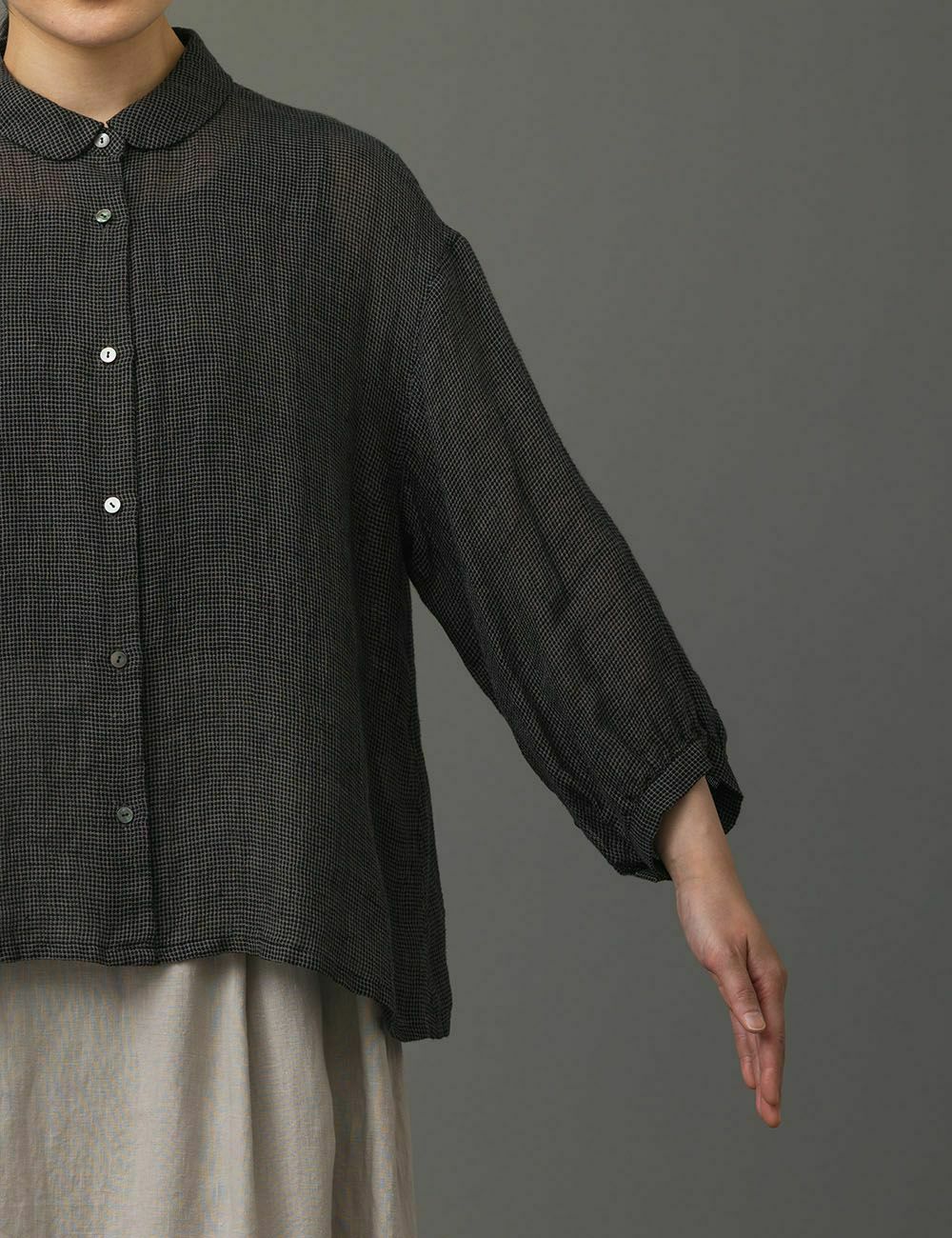 美品 群言堂 登美 リネンブラウス ビックシルエット チェック柄 スキッパー 美品 群言堂 登美 リネンブラウス ビックシルエット チェック柄 スキッパー