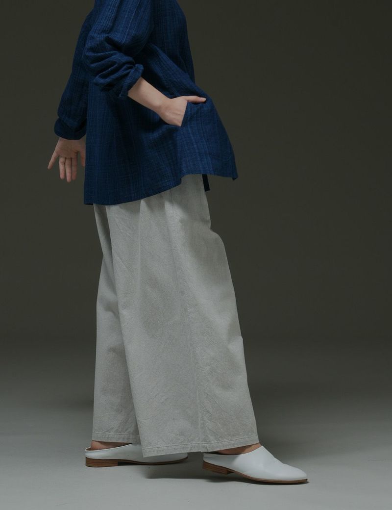群言堂　根々　カジュアルパンツ 季節を問わず、ロングシーズン使える根々のパンツ｜根々 | 石見