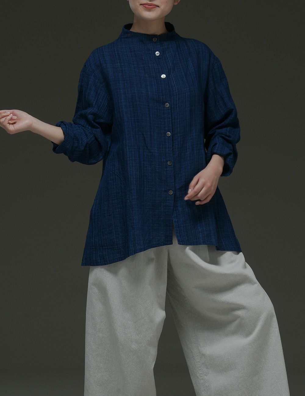 藍染綿麻雨絣ブラウス吾亦紅（われもこう）