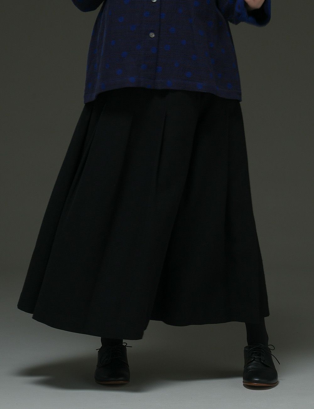 群言堂　石見銀山　ブルーと黒絞りスカート 群言堂 石見銀山 ブルーと黒絞りスカート