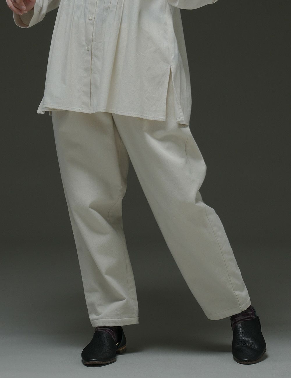 綿サテン裏起毛パンツ千鳥草（ちどりそう） | 石見銀山 群言堂