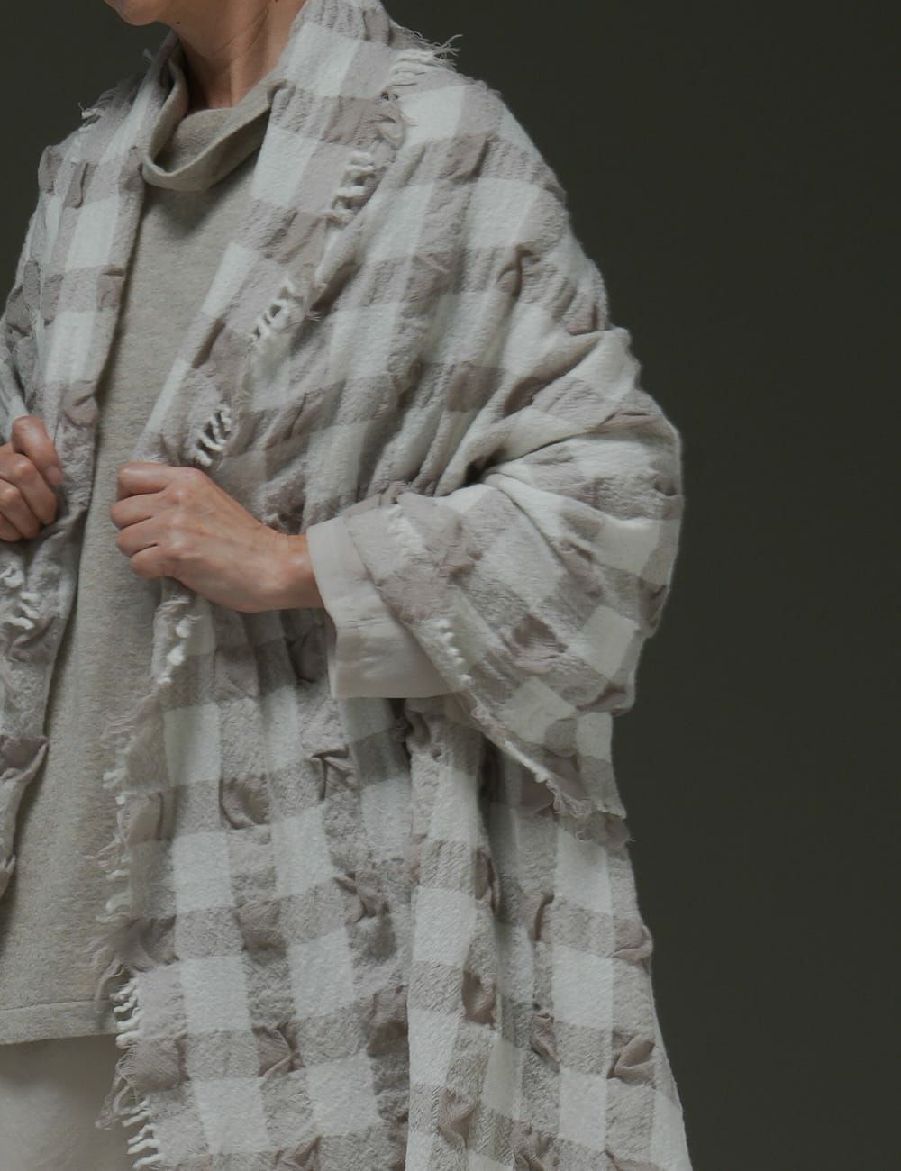 【新品/未使用】群言堂　縮絨 ウール　格子　ストール　白 縮絨ストール小格子柄 | 石見銀山 群言堂オンラインストア