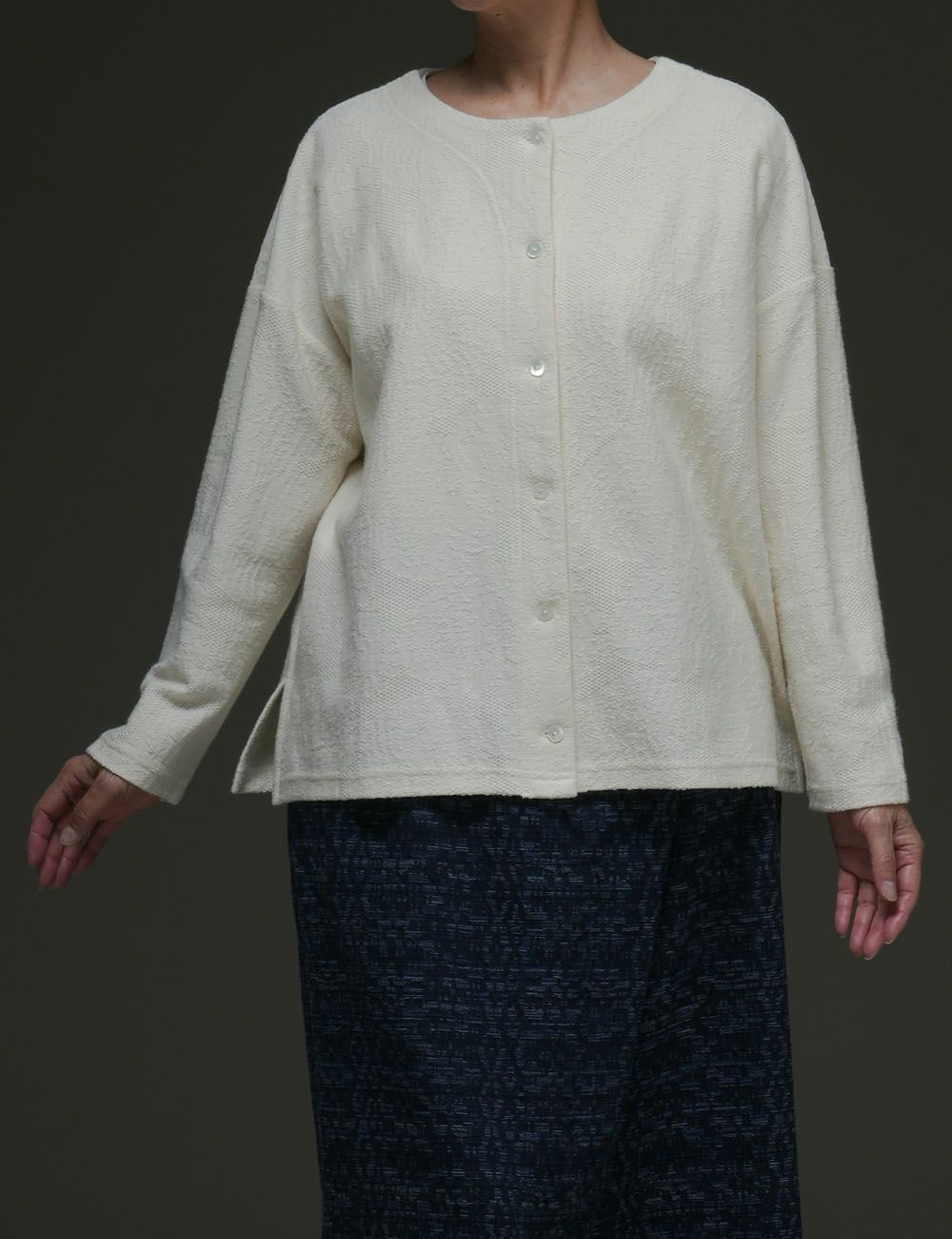 パイル糸玉ジャガードブラウス岩根草（いわがねそう）