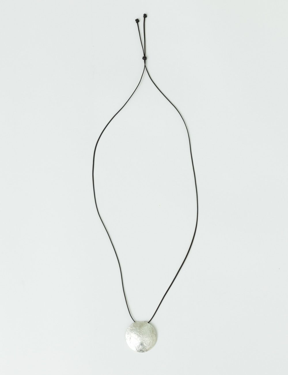 錫満月ネックレス