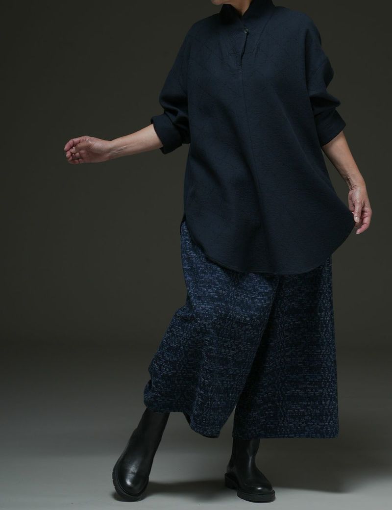 インディゴ変わり織ジャガードパンツ栗（くり） | 石見銀山 群言堂