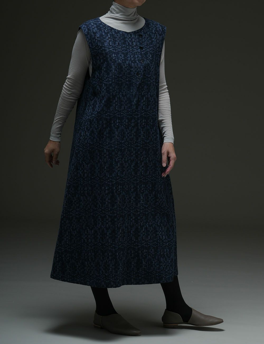 インディゴ変わり織ジャガードジャンパースカート山吹升麻（やまぶきしょうま）